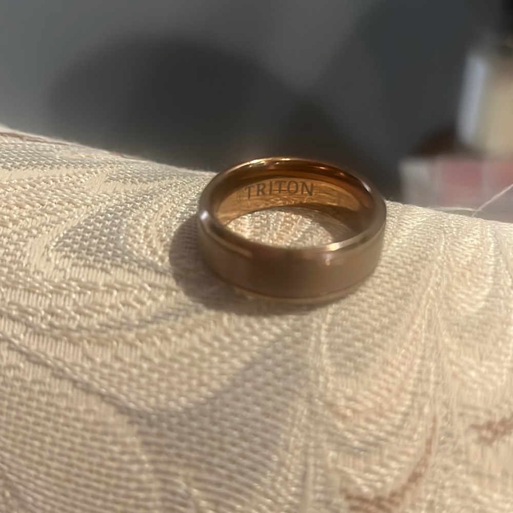 Men’s rose gold wedding van triton size 10
